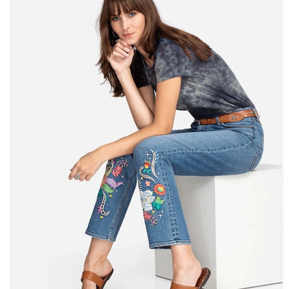 Johnny Was • Luisa High Rise Straight Leg Embroidered Jeans || Size 31